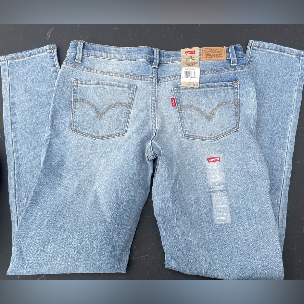 NWT Levi’s Jeans - Picture 2 of 3